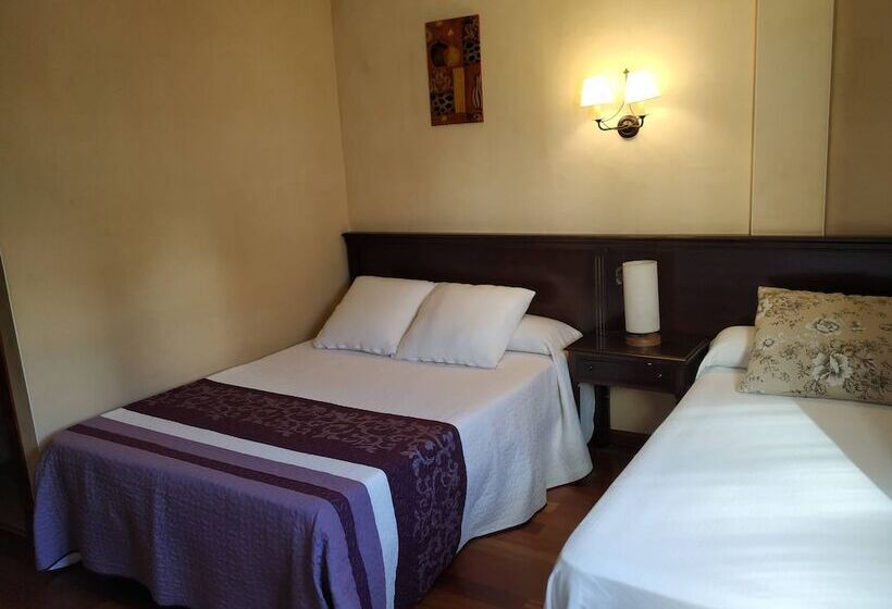 اتاق استاندارد سه نفره, Hospedium Hotel La Fuente
