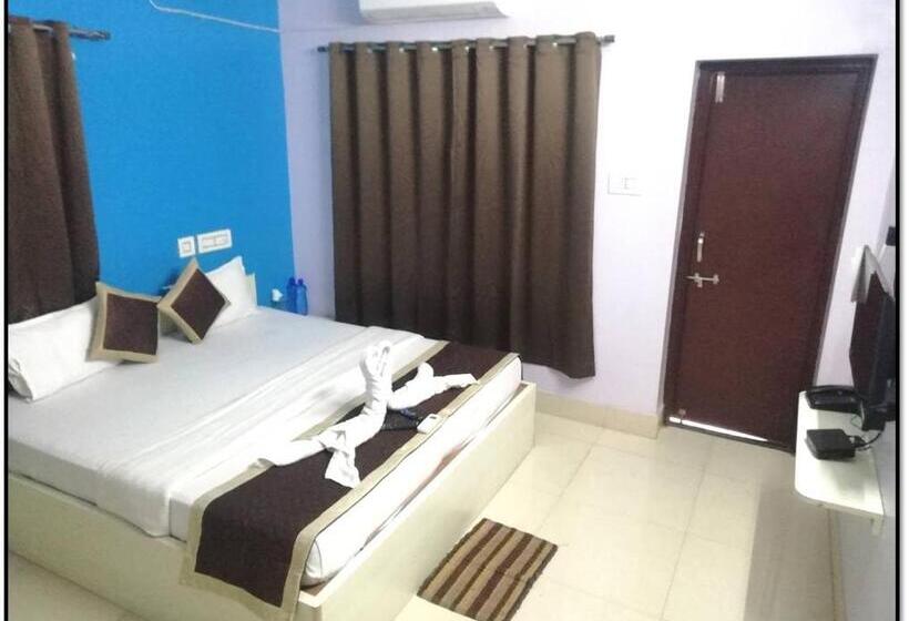 اتاق سوپریور با تخت بزرگ, Railview Inn Bhubaneswar