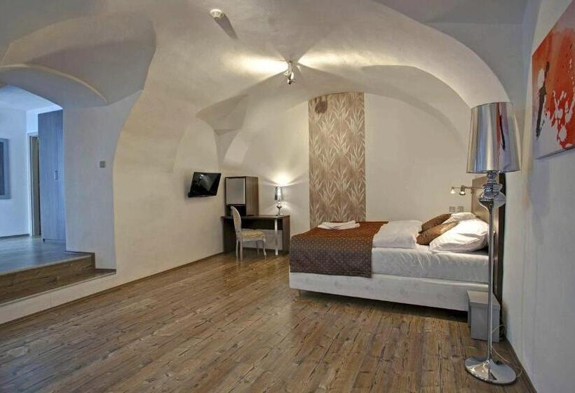 스탠다드 스튜디오, U Tří Hrušek Suites & Apartments