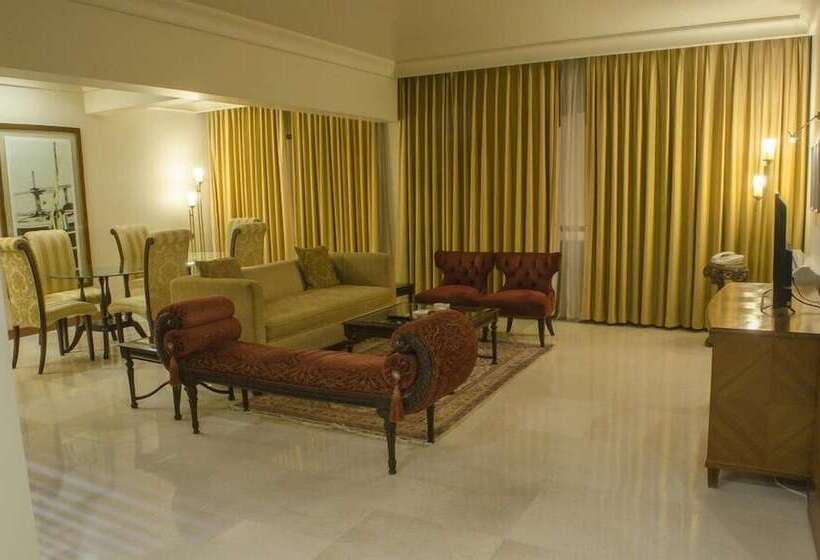 سوییت لوکس, Zaver Pearl Continental Hotel Gwadar