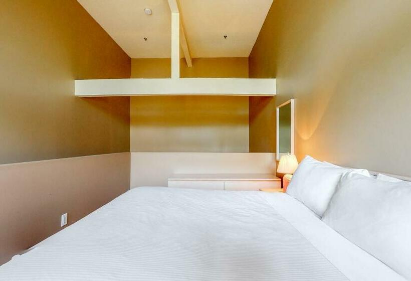 استودیوی استاندارد, Greystone Lodge