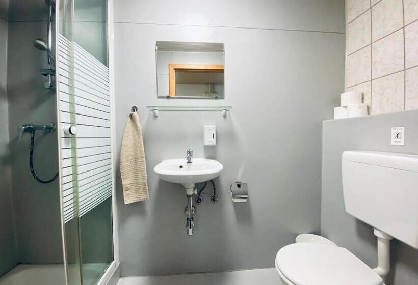 חדר סטנדרד יחיד חדר אמבטיה משותף, Monteurzimmer   Worker S Accommodation   Zimmerzuvermieten In Biberist