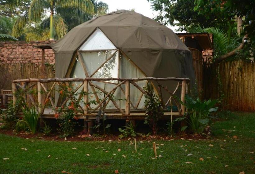 اتاق خانوادگی, Jinja Backpackers