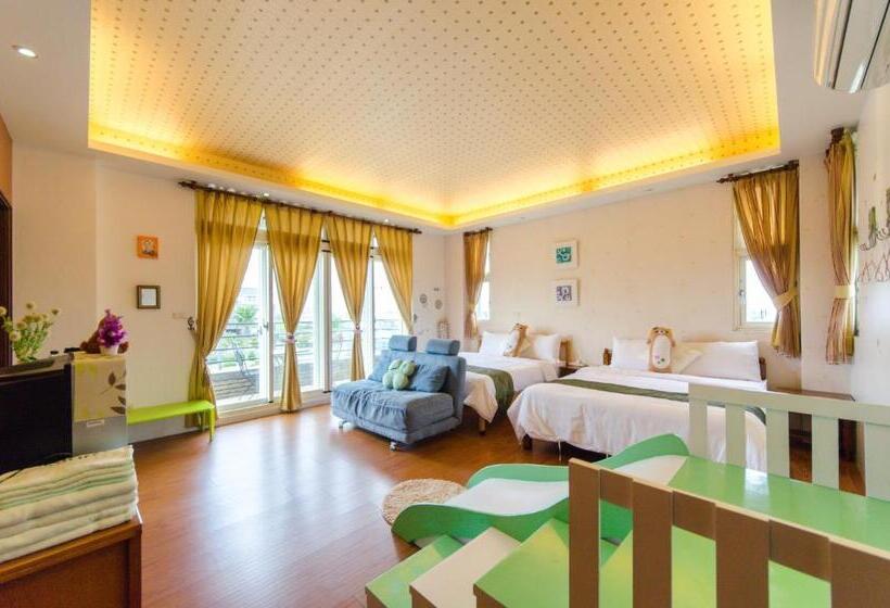 اتاق خانوادگی, Clover 248 B&b