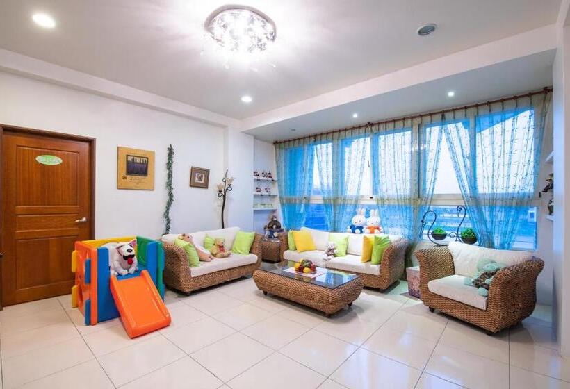 اتاق خانوادگی, Clover 248 B&b
