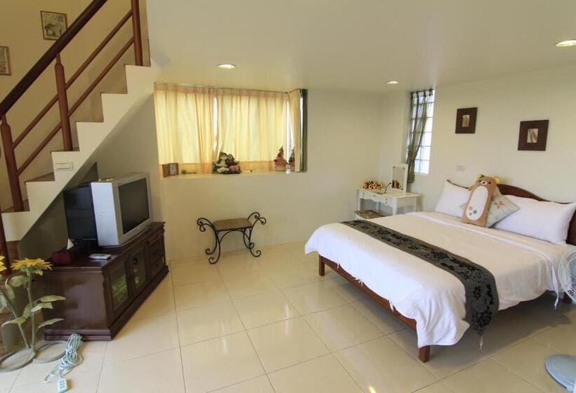 اتاق خانوادگی, Clover 248 B&b