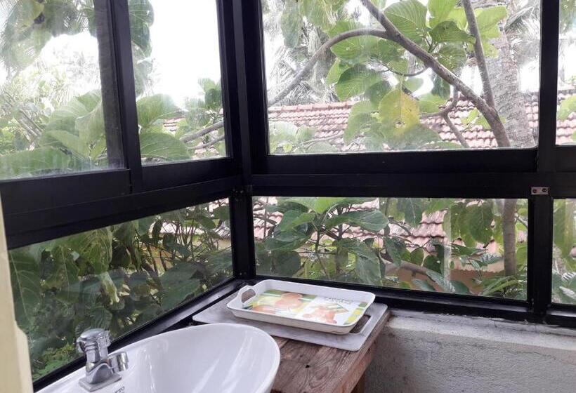 اتاق لوکس, Laksiri Villa