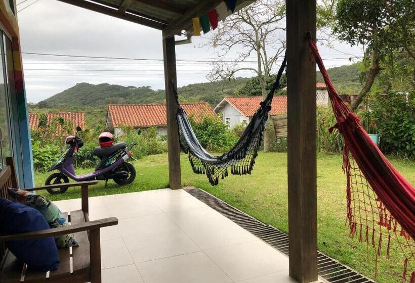 스탠다드 스튜디오, Paikea Hostel Praia Do Rosa