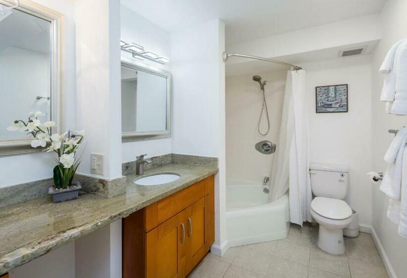 1 Bedroom Penthouse Apartment, Waikiki Penthouse @ The Monarch