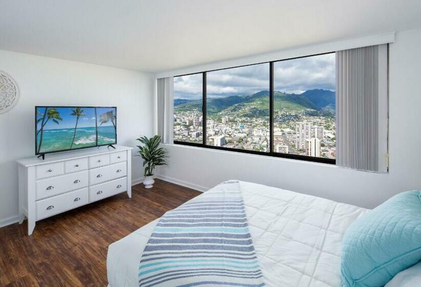1 Bedroom Penthouse Apartment, Waikiki Penthouse @ The Monarch