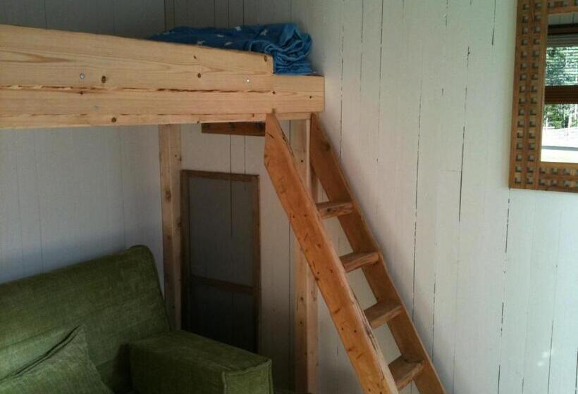 Трехместный Номер Базовый, Lönneberga Vandrarhem & Hostel