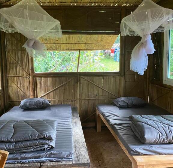 اتاق خانوادگی با سرویس بهداشتی مشترک, Khaokhopimphupha Farmstay เขาค้อพิมภูผาฟาร์มสเตย์ ไม่มีไฟฟ้า น้ำจากน้ำตกธรรมชาติ Low Cabon With Sust