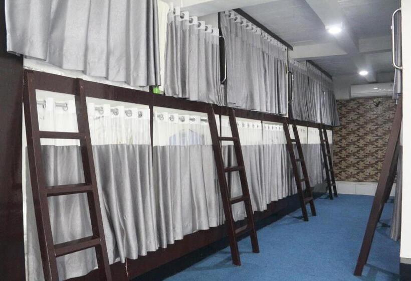 Кровать в Общей Комнате, Bu Sepuh Guesthouse