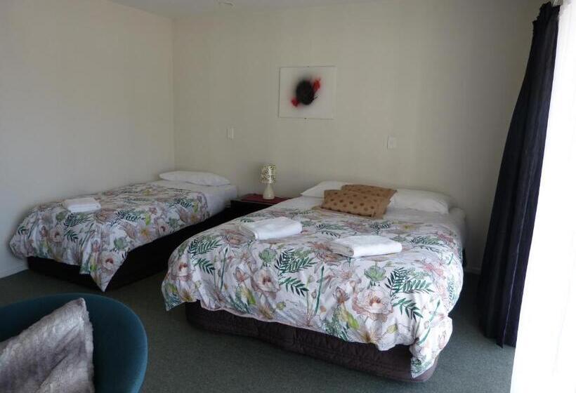 스탠다드 스튜디오 퀸 침대, Blake Court Motel