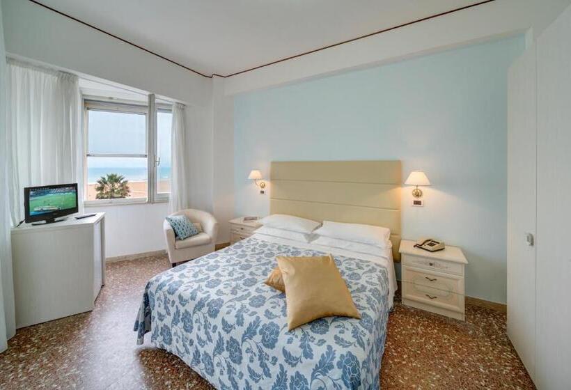 اتاق استاندارد با چشم‌انداز دریا, Carlton Beach