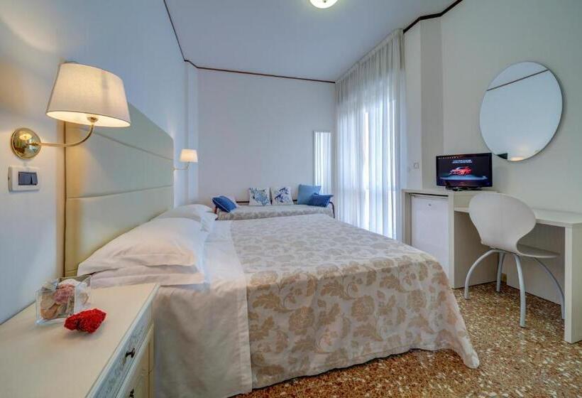 Triple Room Sea View, Carlton Beach
