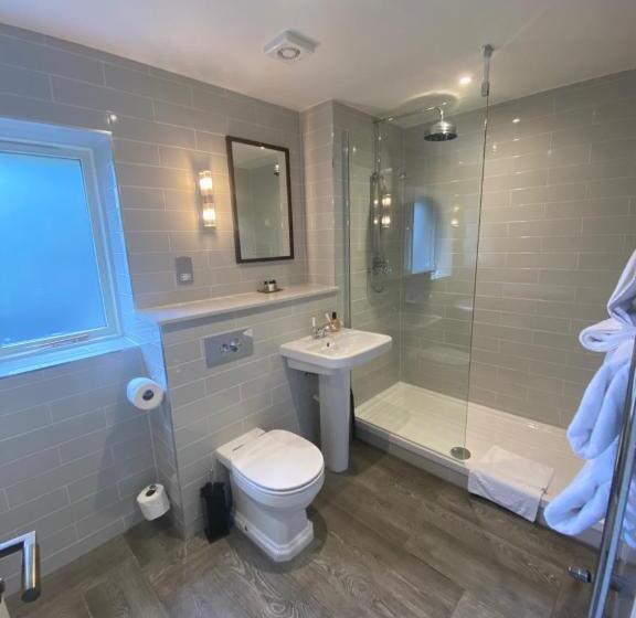 Дом 3 Спальни, Bridge House Hotel & Silver Howe View Cottage