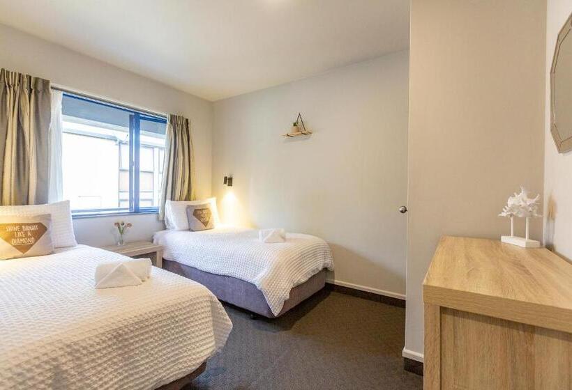Семейный Номер, Clearwater Motor Lodge