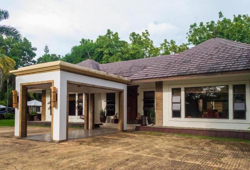 디럭스 룸, Sheridan Boutique Resort Iloilo
