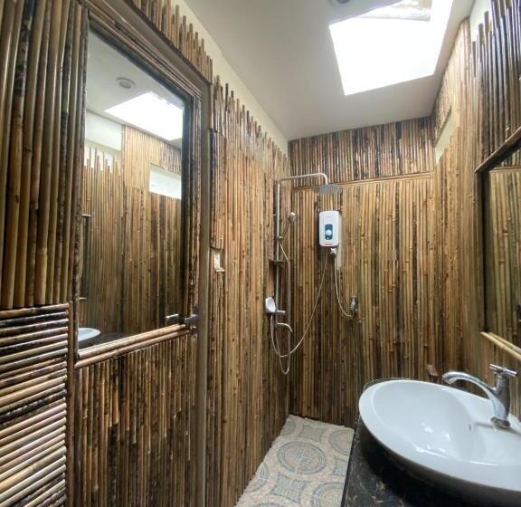 디럭스 룸 킹사이즈 침대, Tahanan Resort