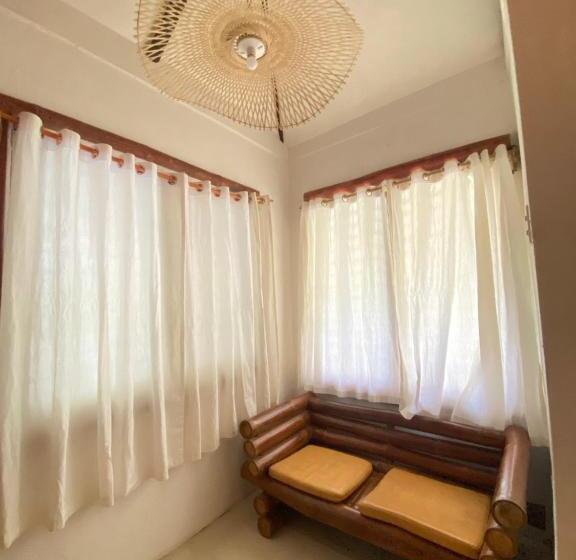 풀장 전망 디럭스 룸, Tahanan Resort
