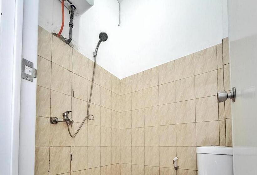 Номер Deluxe, Shekinah Homestay & Cafe Waikabubak Mitra Reddoorz