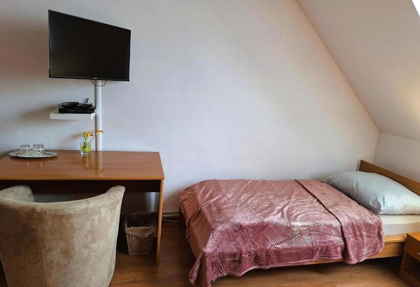 اتاق استاندارد سه نفره, Penzión Villa Agnes
