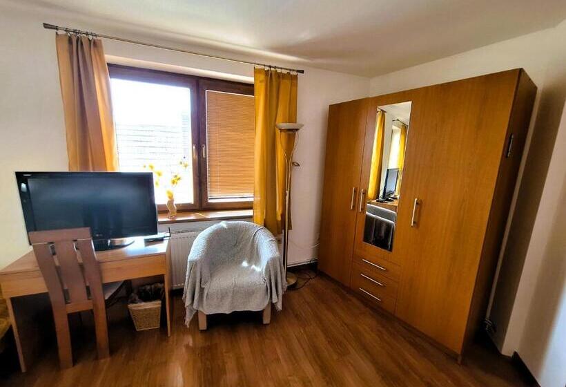 Стандартный внешний трехместный номер с ванной комнатой, Penzión Villa Agnes