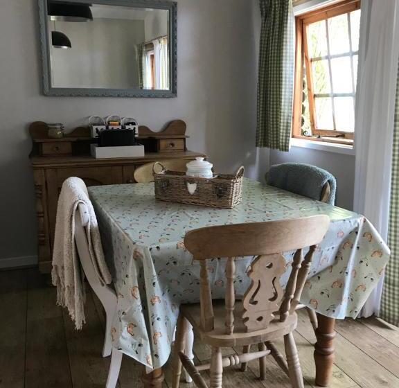 Студия Стандарт, Stapehill Lodge B&b