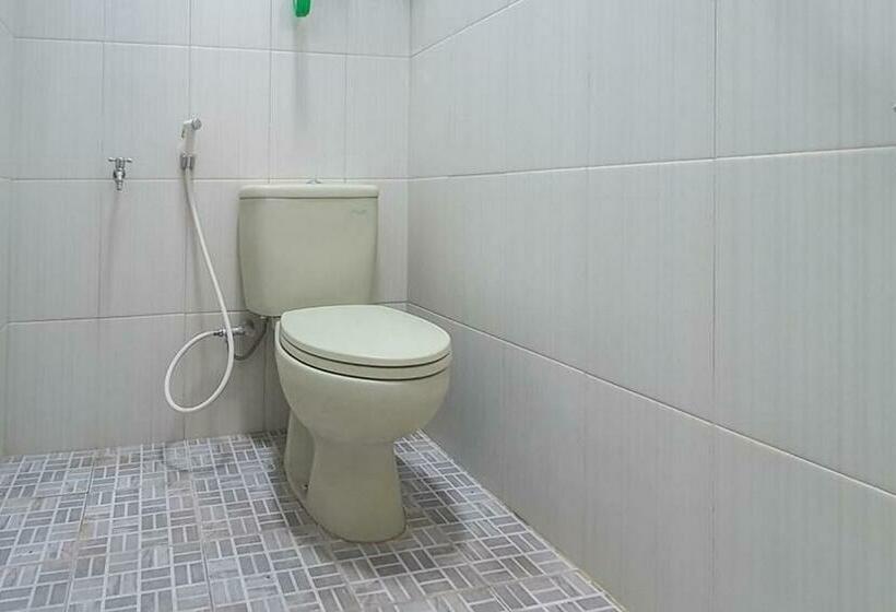 스탠다드 룸, Angrumba Family Homestay Near Rsud Caruban Mitra Reddoorz