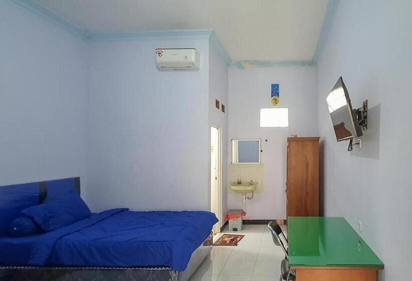 이코노미 룸, Angrumba Family Homestay Near Rsud Caruban Mitra Reddoorz