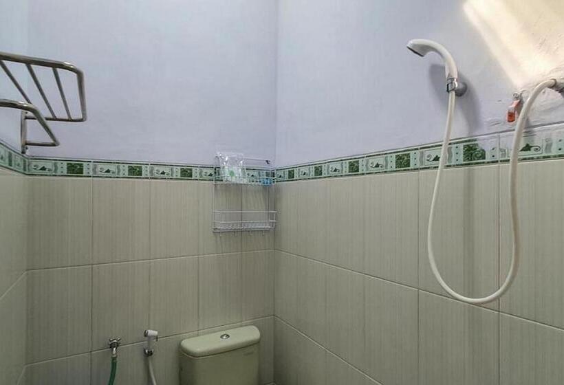 이코노미 룸, Angrumba Family Homestay Near Rsud Caruban Mitra Reddoorz