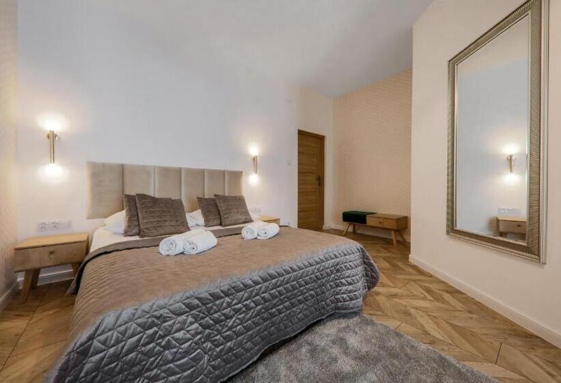 1 Bedroom Apartment Lake View, łaziska