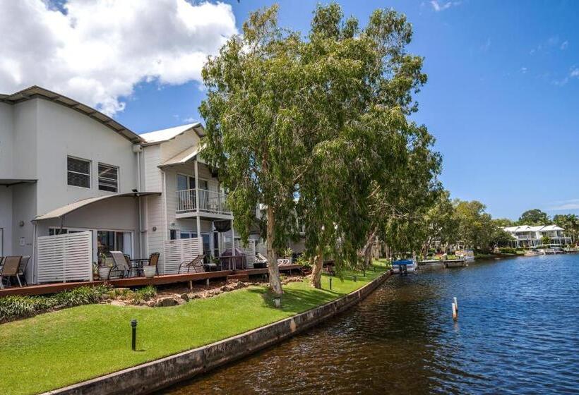Дом 3 Спальни, Noosa Entrance Waterfront Resort