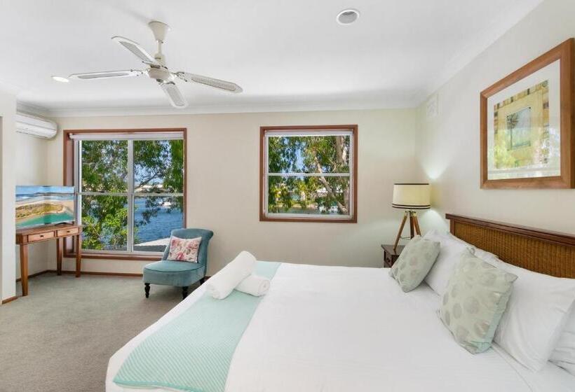 Дом 3 Спальни, Noosa Entrance Waterfront Resort