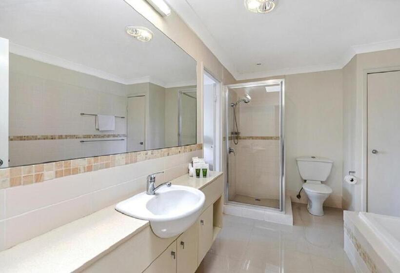 Дом 2 Спальни, Noosa Entrance Waterfront Resort