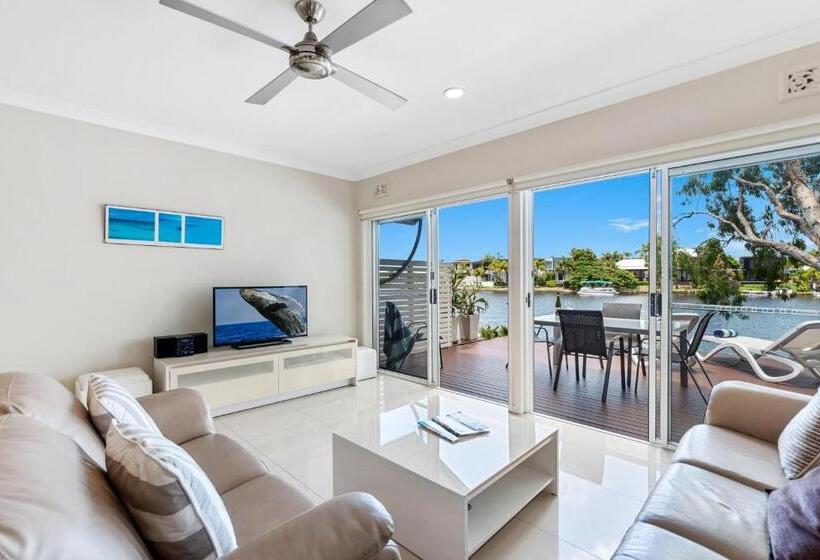 Дом 2 Спальни, Noosa Entrance Waterfront Resort