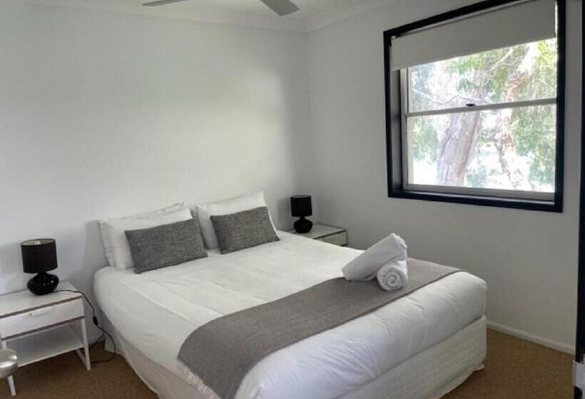 Дом 3 Спальни, Noosa Entrance Waterfront Resort