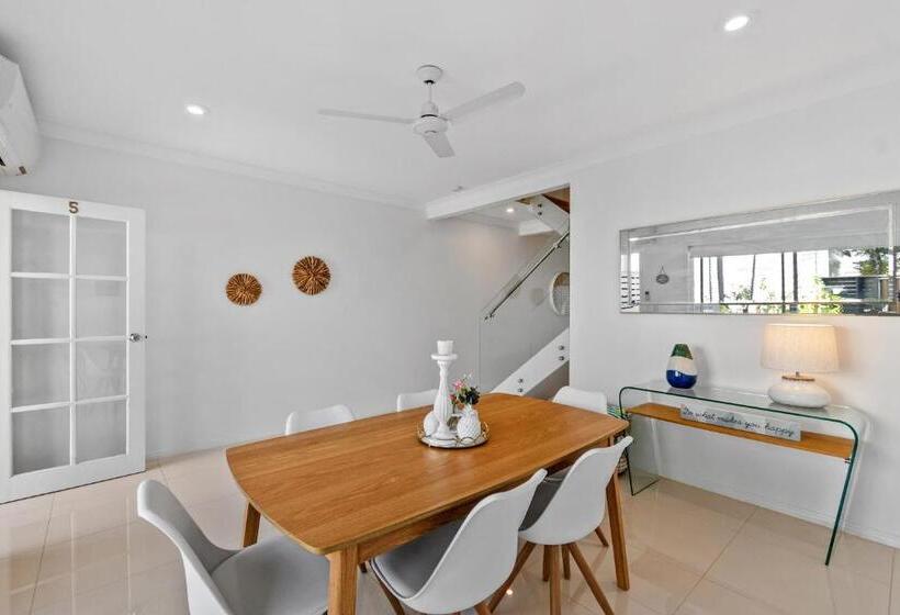 Дом 2 Спальни, Noosa Entrance Waterfront Resort