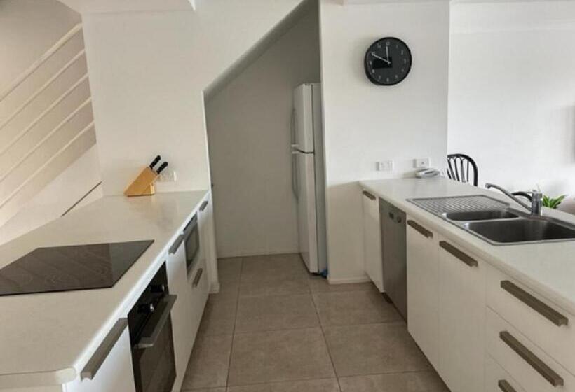 Дом 3 Спальни, Noosa Entrance Waterfront Resort