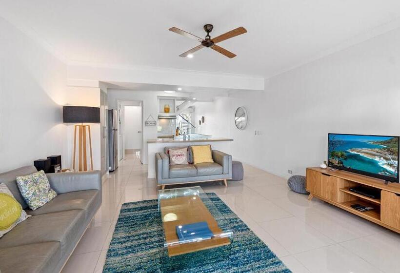 Дом 2 Спальни, Noosa Entrance Waterfront Resort