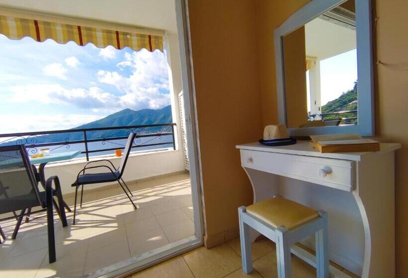 Family studio with sea view, Celeste Golden Beach