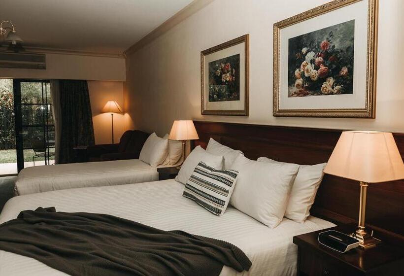 اتاق استاندارد سه تخته با چشم‌انداز باغ, The Lawson Riverside Suites