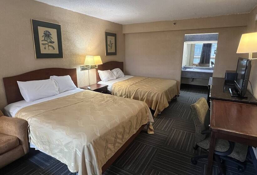스탠다드 룸 더블 침대 2개, The Lodge Hotel And Banquets
