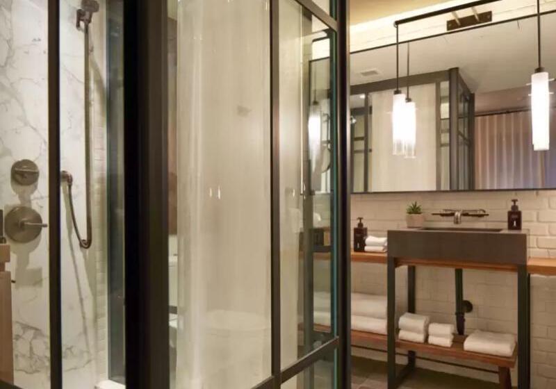 سوییت جونیور, 1 Hotel Central Park