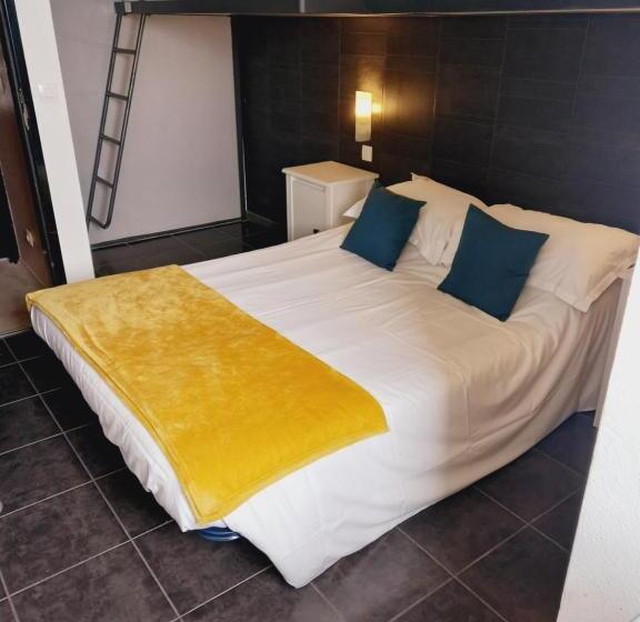 اتاق استاندارد سه نفره, Hôtel M&r