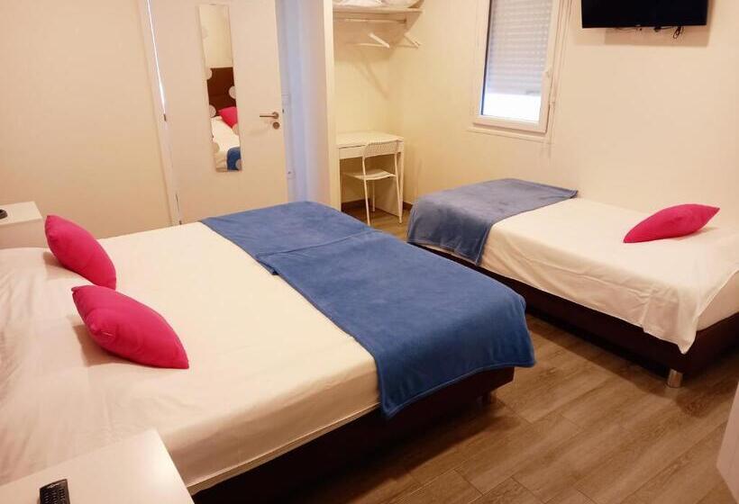 اتاق سوپریور سه تخته, Hôtel M&r