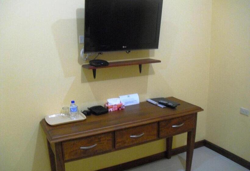اتاق استاندارد یک نفره, Piarco Village Suites