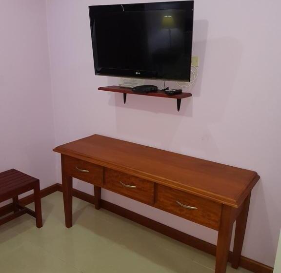 اتاق استاندارد سه نفره, Piarco Village Suites