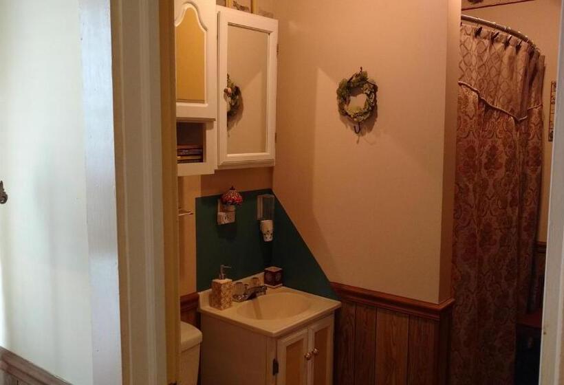 Люкс Повышенной Комфортности, Wolf Creek Farm B&b And Motorcycle Manor At Wolf Creek Farm, Llc
